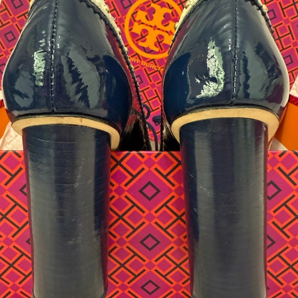 Beautiful Tory Burch navy/ivory Cambridge pump 6.5. - Picture 8 of 13